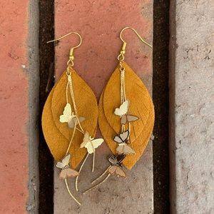 I made these earrings.